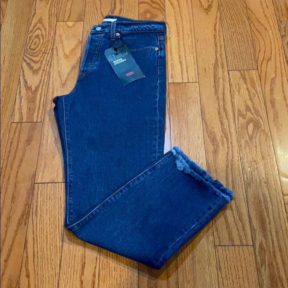 🔥🔥🔥NWT LEVI’S WEDGIE FIT STRAIGHT JEANS - Picture 5 of 7